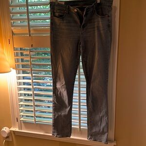 Size 14 regular/32 gap click straight mid rise light wash Jean